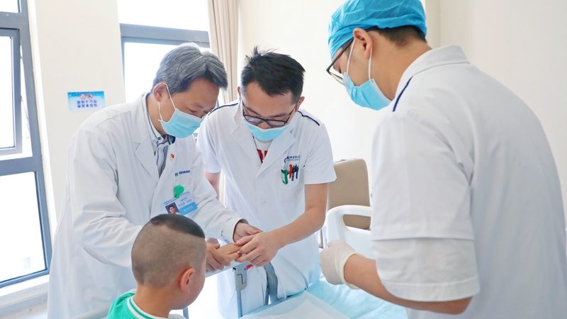 目前市场上新生儿住院险主要分为以下几类：